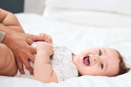 Les avantages et inconvénients de chatouiller bébé