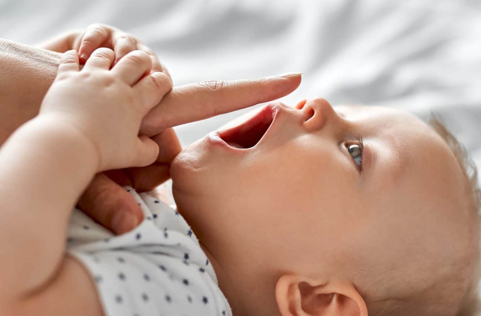 Pourquoi votre bébé a souvent le hoquet ?