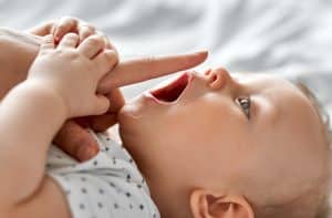 Pourquoi votre bébé a souvent le hoquet ?
