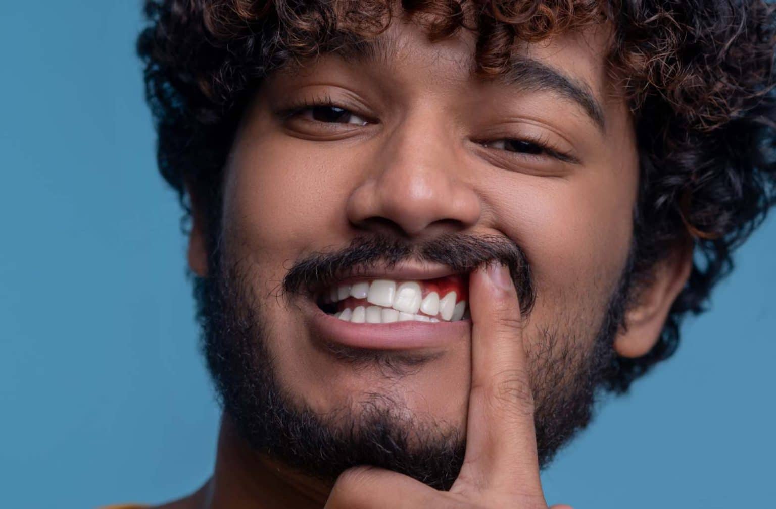 Les causes du saignement des gencives