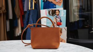 Sac vintage: la pochette oubliée devenue indispensable en 2026 Perdu dans les placards de nos grands-mères, ce minuscule sac va s'imposer partout en 2026