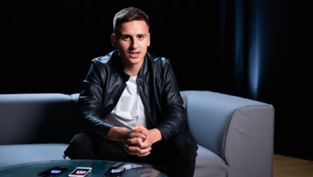 "Je vais lâcher une bombe" : Théo L (Star Academy) balance sur deux candidates qui ont reçu les foudres de la production pour être entrées dans les toilettes ensemble