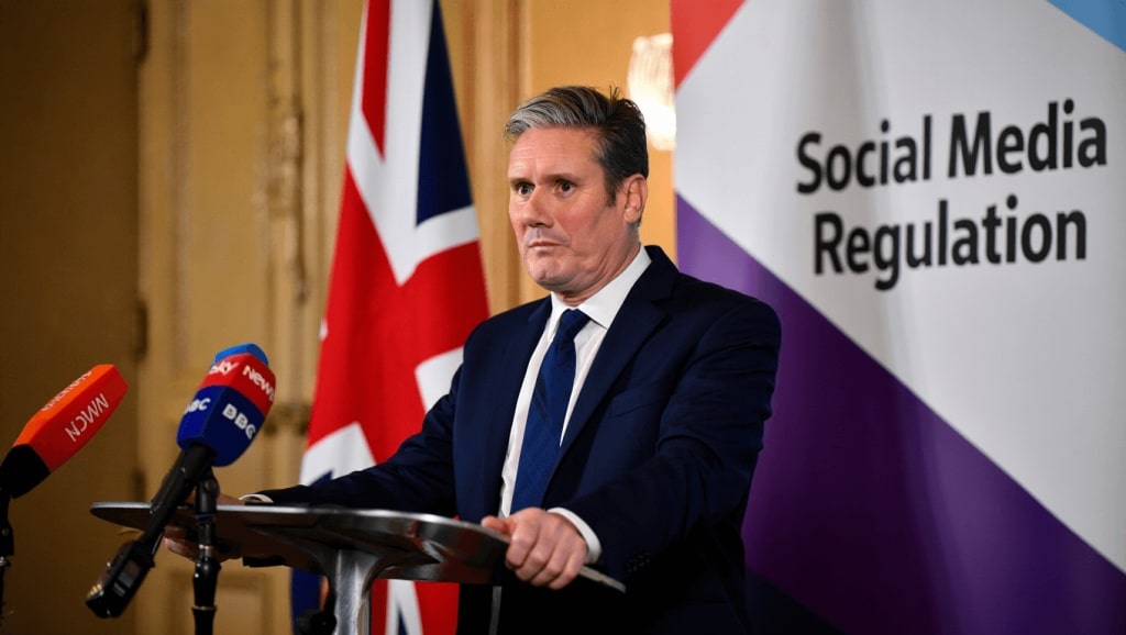 "La prochaine génération ne nous pardonnerait pas si nous n'agissons pas maintenant": le Premier ministre anglais annonce son intention de légiférer contre les "algorithmes addictifs" des réseaux sociaux.