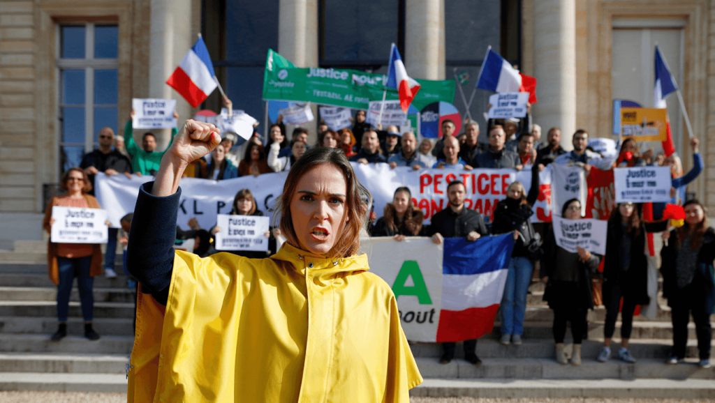 Pesticides: l'Etat transmet un calendrier de réexamen, les ONG vigilantes