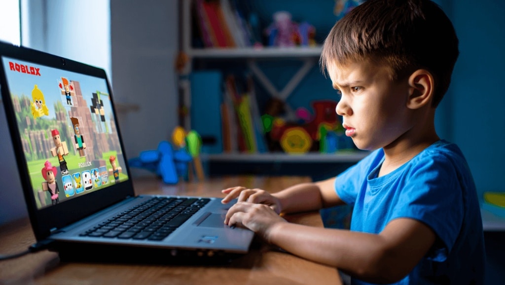 Roblox pourrait bientôt être soumis à une régulation plus stricte dans l'UE, une première pour un jeu, qui est aussi, de facto, un réseau social pour ses 48 millions de joueurs européens