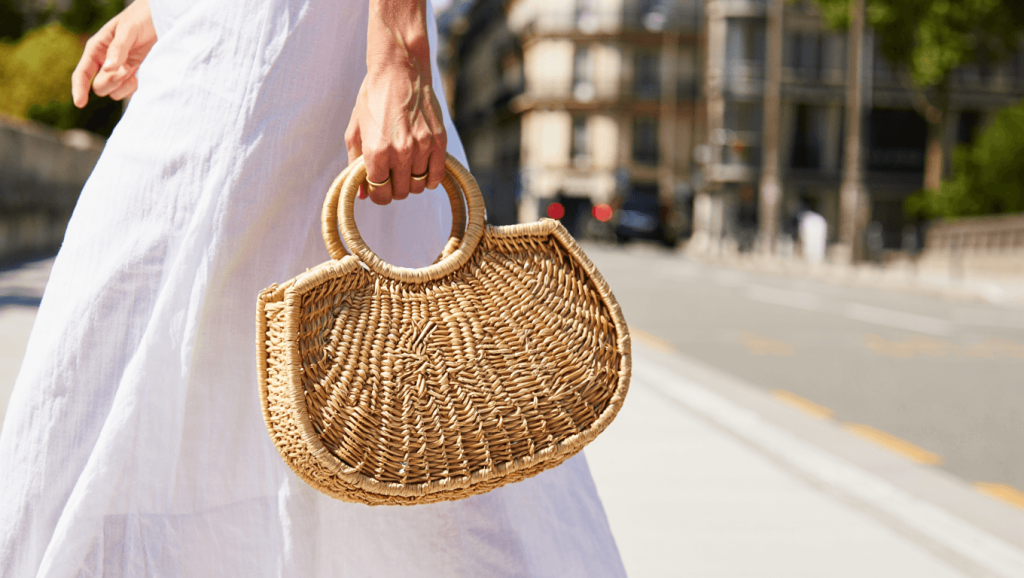 Sac français pratique et abordable: Sienna Miller en fait l’accessoire de la rentrée Le it-bag de la rentrée ? Ce sac bien français, pratique et accessible, ne quitte plus Sienna Miller (et d'autres stars)