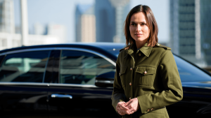 Veste rétro 2010: portée au cinéma et par la duchesse, elle signe un grand retour en 2026 Vue dans les films d'action et sur Kate Middleton, cette veste des années 2010 redevient tendance en 2026