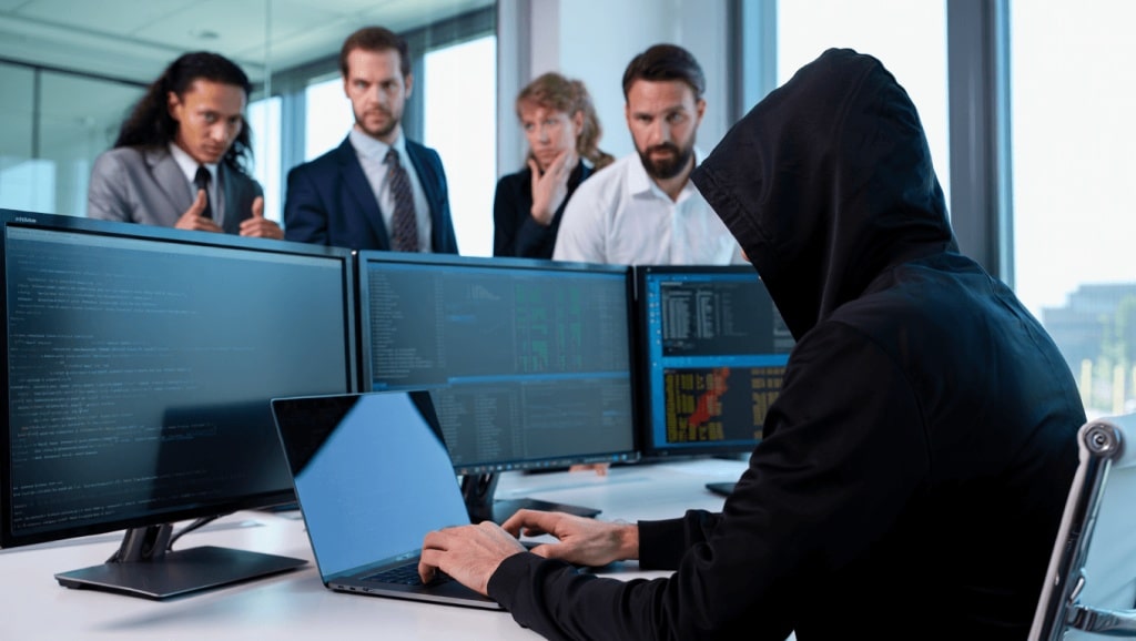 Cybercriminalité organisée: la France confrontée à une flambée de fuites de données "On a compris assez tôt que le cyber allait tout envahir en matière de criminalité": très touchée par les fuites de données, la France fait face à une accélération de la cybercriminalité organisée