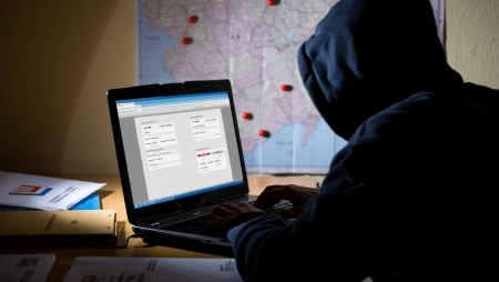 "Snoopy", "Adolf" et "Batman2013": à quelques jours d’une élection cruciale pour l’Europe, les données du gouvernement hongrois exposées en ligne à cause de mots de passe faibles