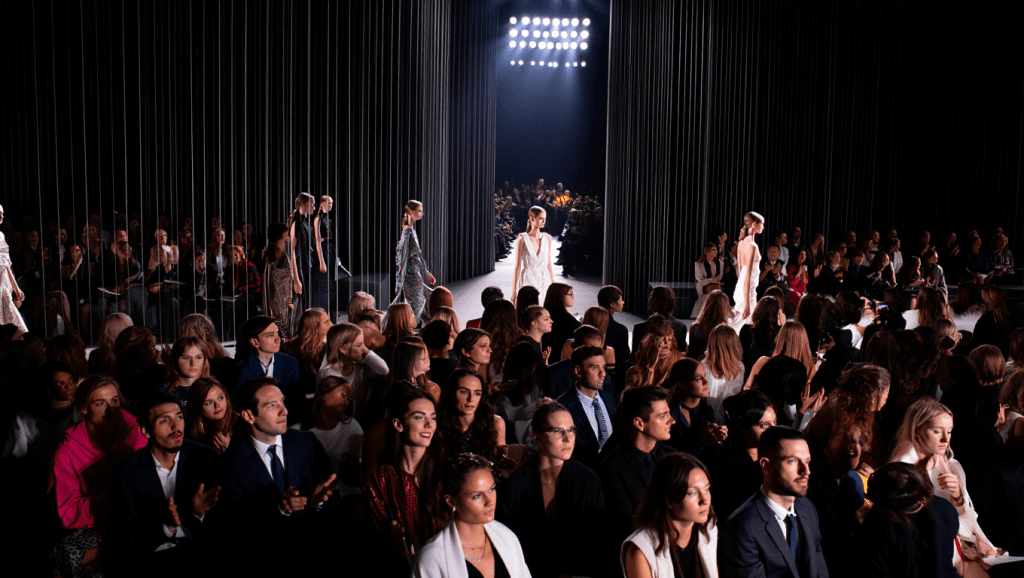 Haute couture: calendrier officialisé, défilés anticipés à cause des Jeux olympiques Fashion week haute couture : on connaît déjà le calendrier des défilés - les dates ont été avancées en raison des JO
