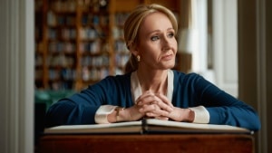 En l’espace de 20 minutes, J.K. Rowling a adoubé la série « Harry Potter » de HBO et étalé toute sa transphobie