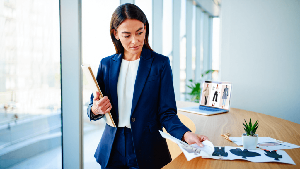 Blazer: comment une directrice de production détecte la qualité au premier coup d’œil Ni la composition ni les coutures : ce qu'une directrice de production regarde en premier pour reconnaître un bon blazer
