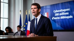 "Un casse du siècle, mais qui a pratiquement lieu tous les mois": face à la recrudescence de cyberattaques, Sébastien Lecornu annonce une rallonge de 200 millions d'euros
