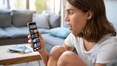 Avec Extraits, Netflix repense son application mobile façon Tiktok pour en finir avec le casse-tête du choix
