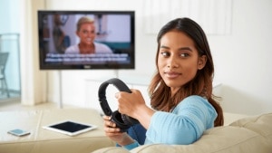 Pour améliorer l'accessibilité des programmes, Bouygues Telecom lance "une avancée majeure", la traduction automatique des sous-titres par IA