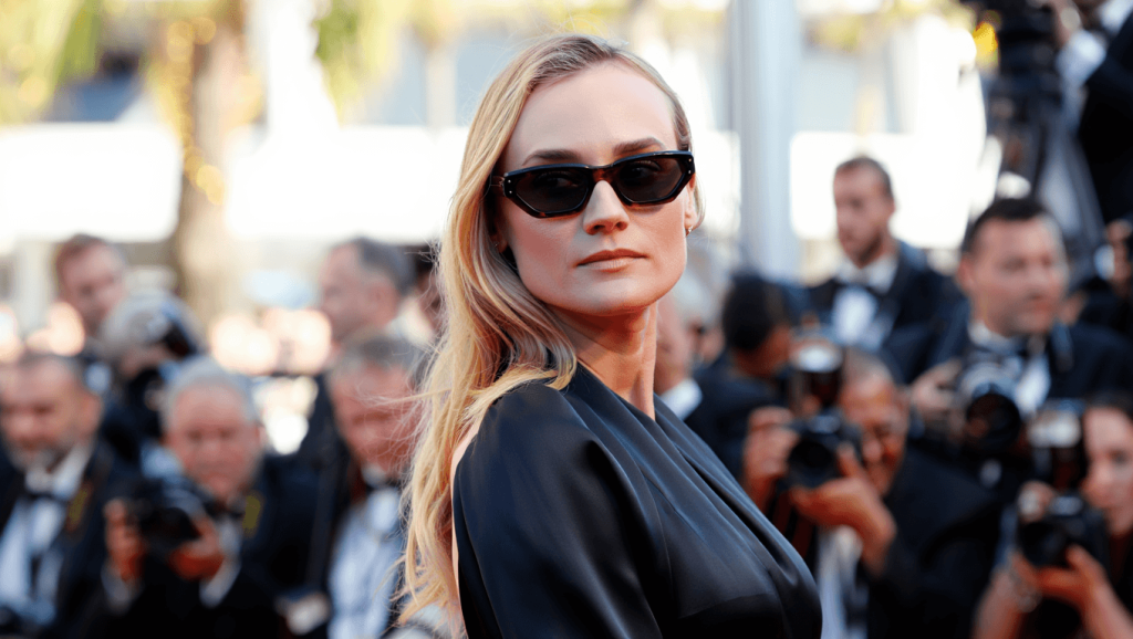 Diane Kruger à Cannes mise sur des lunettes rétro pour moderniser sa tenue noire Sous le soleil de Cannes, Diane Kruger réveille son total look noir avec ces lunettes de soleil rétro