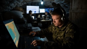Cyberguerre: comment l'Ukraine est devenue un "laboratoire mondial" des nouvelles armes numériques et de la guerre hybride