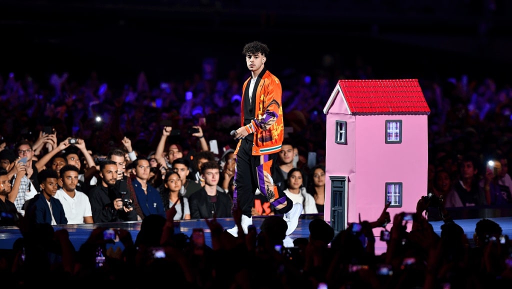 Bad Bunny: la casita de scène divise les fans L’autre star des concerts de Bad Bunny, c’est elle, la « casita », et elle fait débat