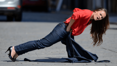 Alerte mode : pourquoi cette coupe de pantalon ultra-tendance provoque des chutes