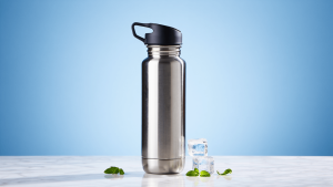 Les indispensables de l’été : gourde isotherme, glaçons..