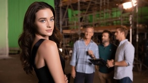 "L'IA peut être le support d'une fiction de qualité": l'actrice IA Tilly Norwood va bientôt faire ses débuts à Hollywood, elle sera à l'affiche d'un long métrage avec des acteurs humains