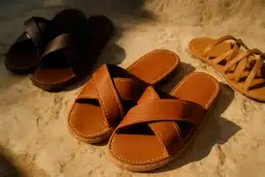 Inès de la Fressange présente ses sandales d’été fétiches : le modèle qu’elle porte tous les étés Inès de la Fressange présente ses sandales d'été fétiches : le modèle qu'elle porte tous les étés