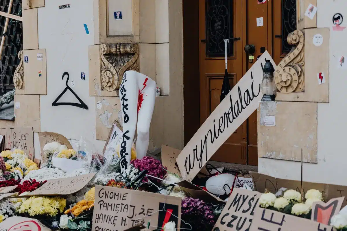 Hommages et messages de condoléances affichés sur les réseaux sociaux en mémoire d'un artiste