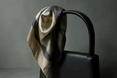 Loro Piana 490 € déclenche polémique : accessoire inspiré du Japon divise cet été