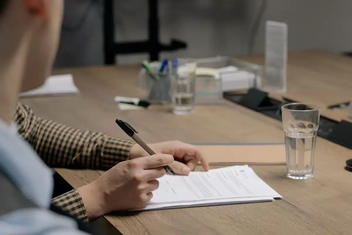 Documents de permis de construire et déclaration préalable de travaux sur un bureau