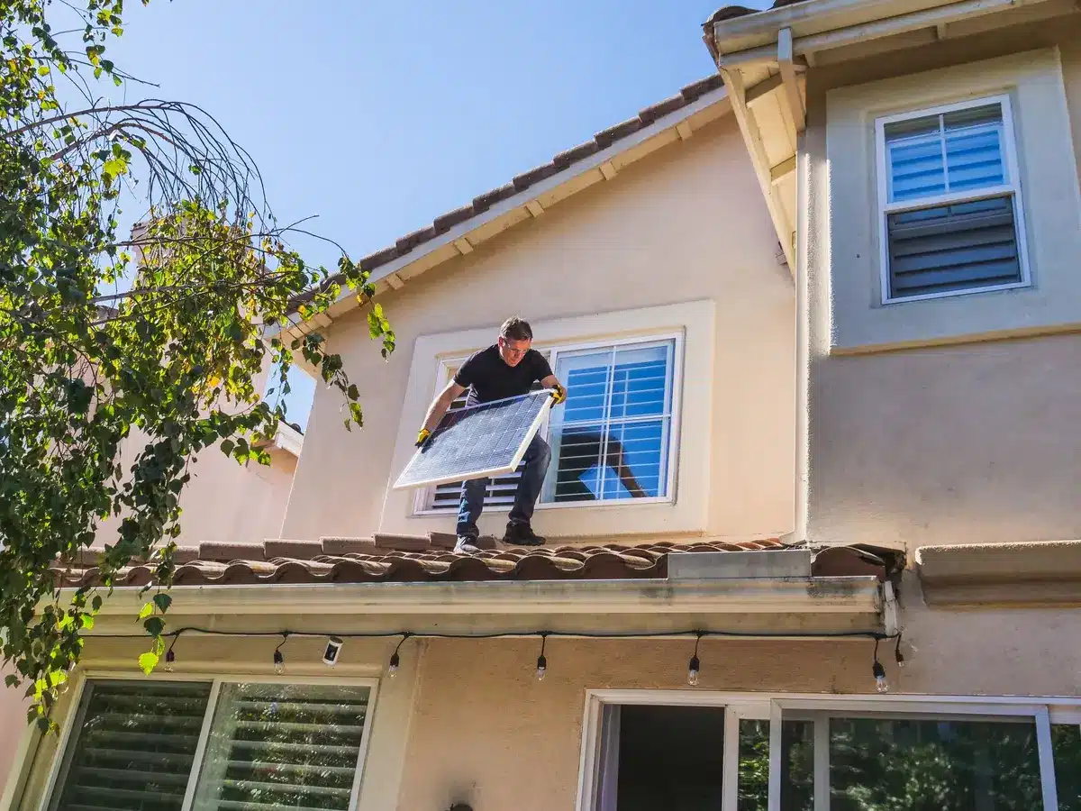 Installation d'un volet solaire sans travaux électriques ni gaine