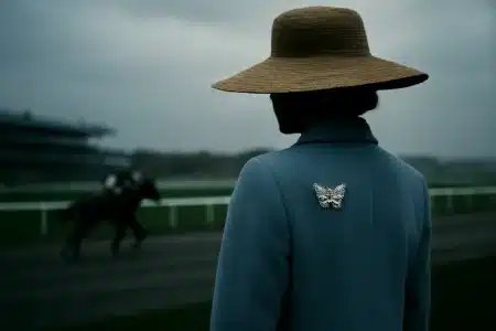 Camilla exhibe un bijou chargé d'histoire : rappel inattendu d'Elizabeth II
