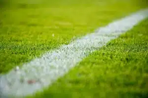 PSG sauvé par Ferran Torres lors de ses débuts en L1 à Rennes Joueurs de football en action lors d'un match en stade de nuit