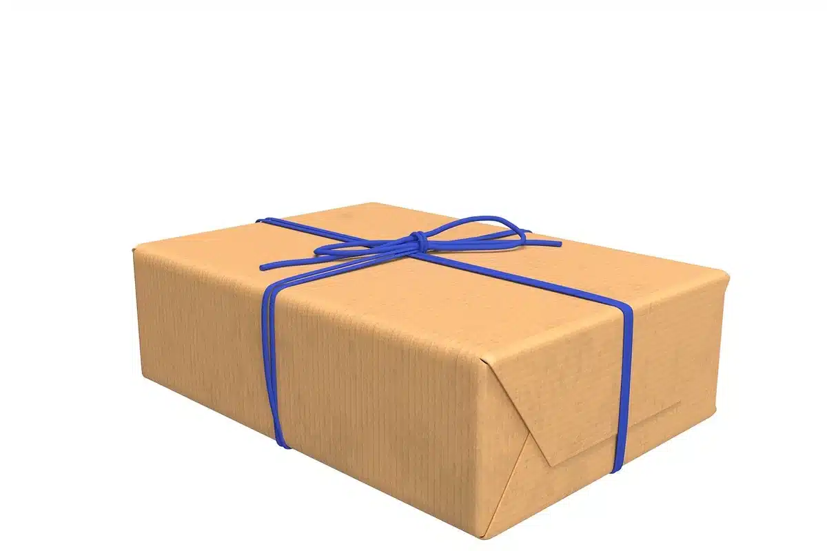 Colis de livraison de rideaux arrivant à domicile, confection sur mesure