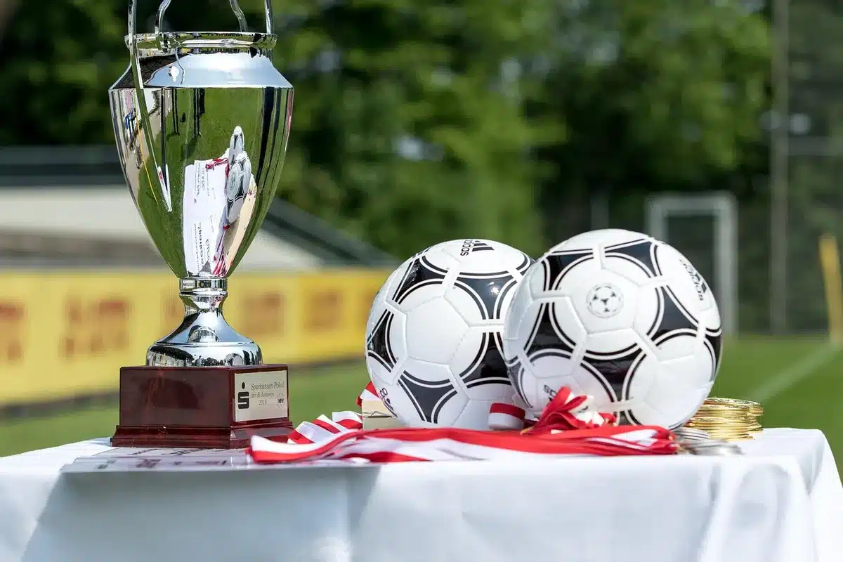 Calendrier des phases finales de la Ligue des nations affiché sur une feuille