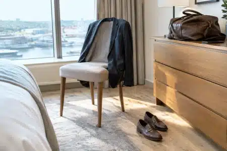 Mode après 60 ans : astuces pour un look actuel et élégant
